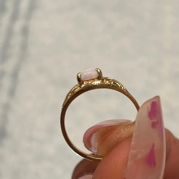 10k Solid Yellow Gold Opal Heart Ring - Picture 7 of 7